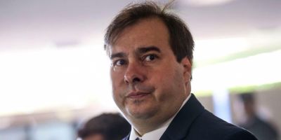 Rodrigo Maia assume interinamente a Presidência da República