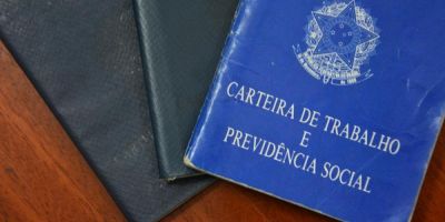 Brasil abre 129 mil postos de trabalho com carteira assinada em abril