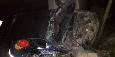 FOTOS: carro cai de ponte na BR-116 e deixa motorista ferido em Tapes