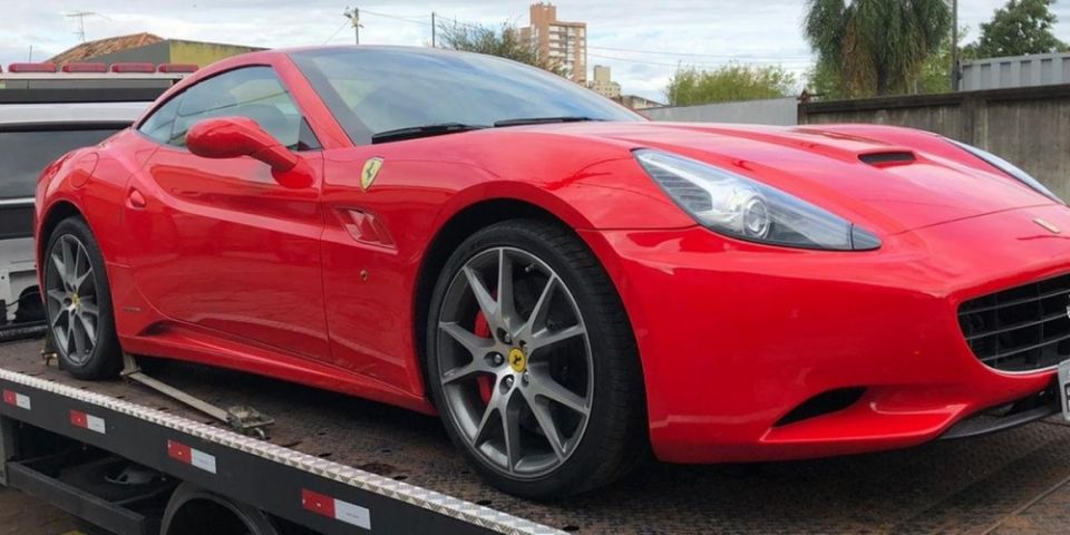 Ferrari é recolhida em operação contra empresa que atuava com criptomoedas sem autorização