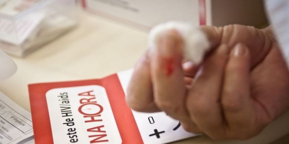 Tempo de vida de pessoas com HIV mais que dobra no Brasil