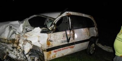 Cristal - cavalos soltos na BR-116 ocasiona a queda de veículo da ponte do Rio Camaquã