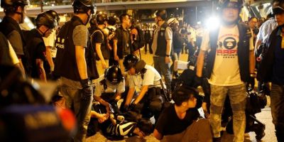 Polícia reprime atos violentos durante manifestação em Hong Kong