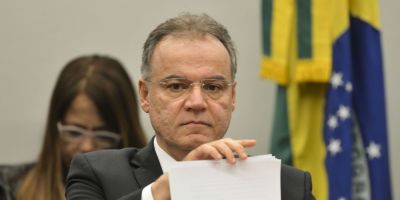 Relator fixa idade mínima de aposentadoria de professoras em 57 anos