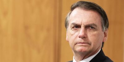 Bolsonaro afirma que demitirá presidente dos Correios por agir como "sindicalista"