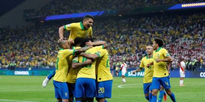 Brasil joga bem, anima a torcida e goleia o Peru