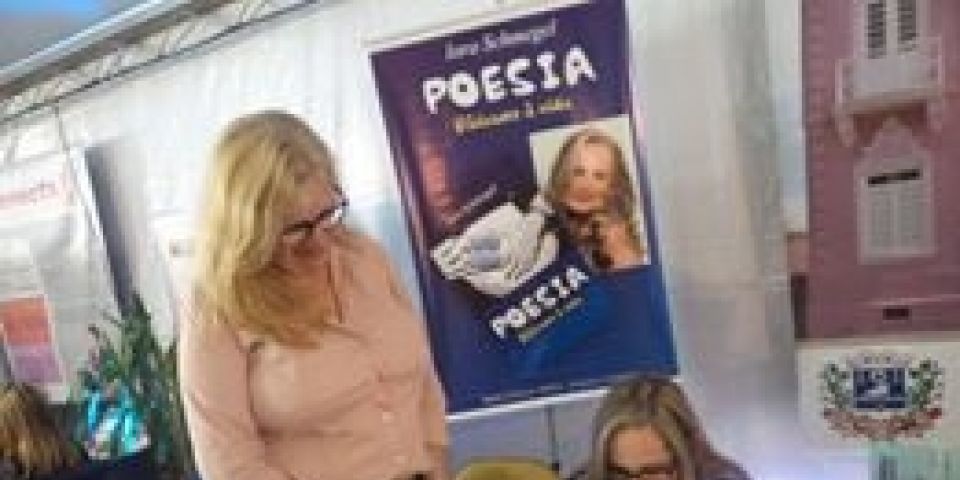 Iara Schmegel participa da 34ª Feira do Livro de São Lourenço do Sul