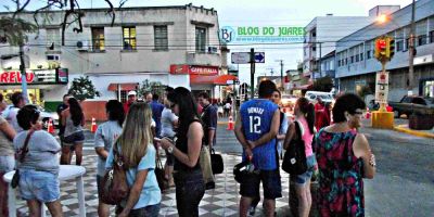 Camaquã - realizado ato cultural pela manutenção da sinaleira na esquina democrática
