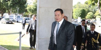 Mourão diz que mudança em regras de armas está dentro do que prevê programa de governo