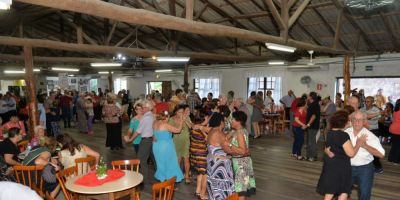 Projeto Conviver de São Lourenço do Sul realiza baile da terceira idade