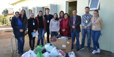 Entidades distribuem roupas em abrigos municipais em Camaquã