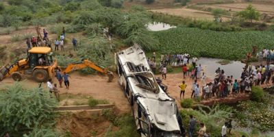 Acidente de ônibus deixa 29 mortos na Índia