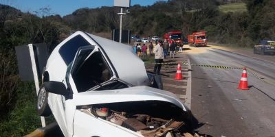 Acidente entre caminhão e três carros deixa duas pessoas mortas na BR-386