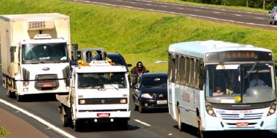 Motoristas profissionais das categorias C, D e E já podem fazer reciclagem preventiva