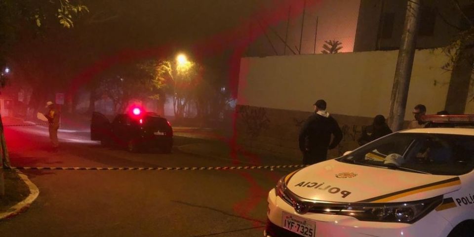 Polícia prende jovem e apreende adolescente por suspeita da morte de PM em Porto Alegre