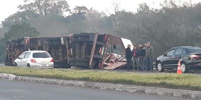 Acidente com dois caminhões deixa uma pessoa morta e causa bloqueio no trânsito em Nova Santa Rita