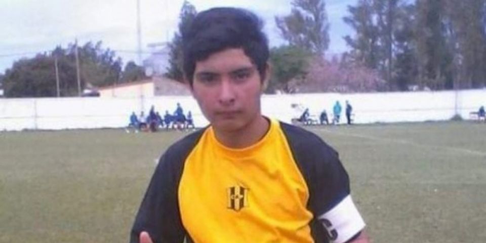 Goleiro morre após defender pênalti com o peito em jogo na Argentina