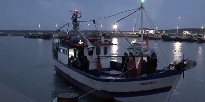 Barco de Rio Grande é apreendido pela Marinha do Uruguai após flagrante de pesca ilegal