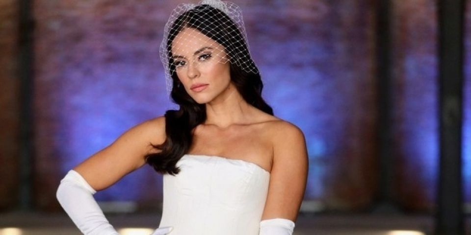 A Dona do Pedaço: Com vestido de noiva sensual, Vivi enfrenta pesadelo no altar