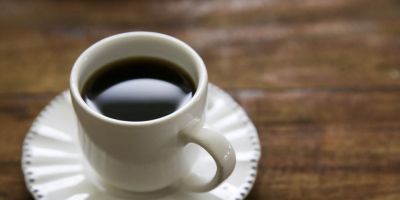 Excesso de café aumenta chance de pressão alta em pessoas predispostas