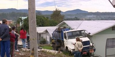 Moradora de Bom Princípio tem casa atingida por caminhão desgovernado