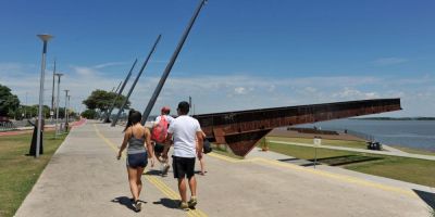 Ar quente avança e temperaturas sobem neste sábado no RS