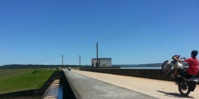Camaquã - motoqueiros continuam cometendo atos irresponsáveis na barragem do Arroio Duro