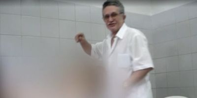 Médico que filmava abusos sexuais durante consultas diz à polícia que prática "virou um vício"