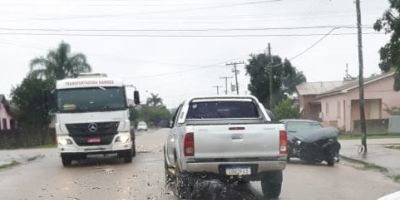 Carro e caminhão se envolvem em acidente em Camaquã