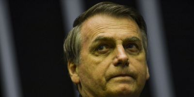 Celular de Bolsonaro foi alvo da ação de hackers, afirma ministério