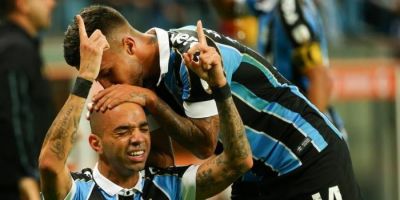 Com gols de Tardelli e David Braz, Grêmio vence o Libertad e encaminha classificação na Libertadores