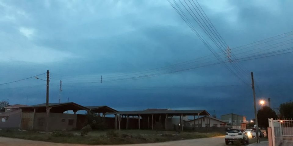 Terça-feira começa chuvosa, mas tempo melhora no RS