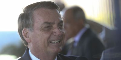 "Tenho que seguir a lei. Não sou ditador", diz Bolsonaro sobre bloqueio do orçamento