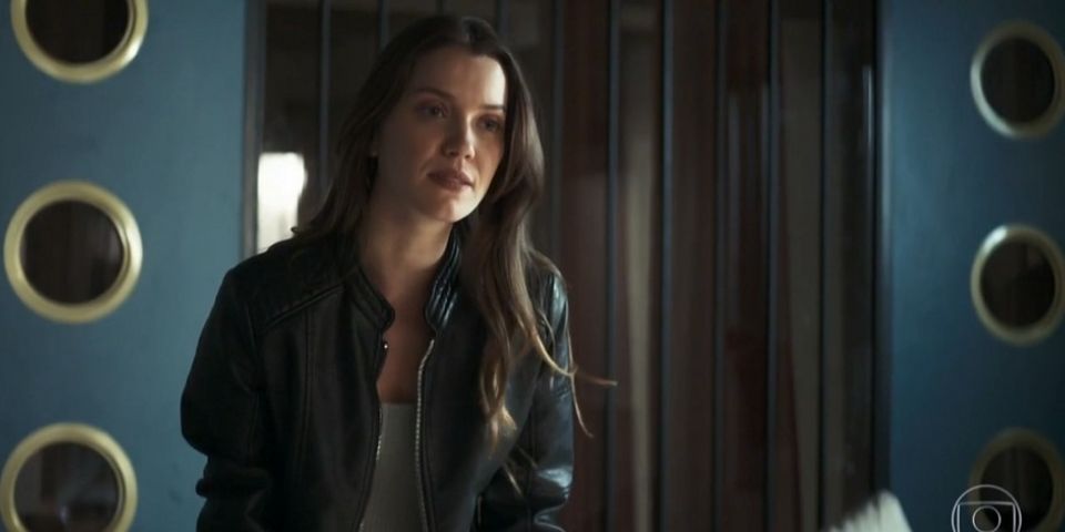 A Dona do Pedaço: Testemunha de crime, Fabiana vira dona da fábrica de Maria da Paz