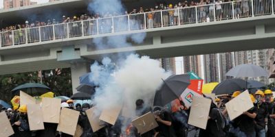 Manifestantes convocam greve geral em Hong Kong