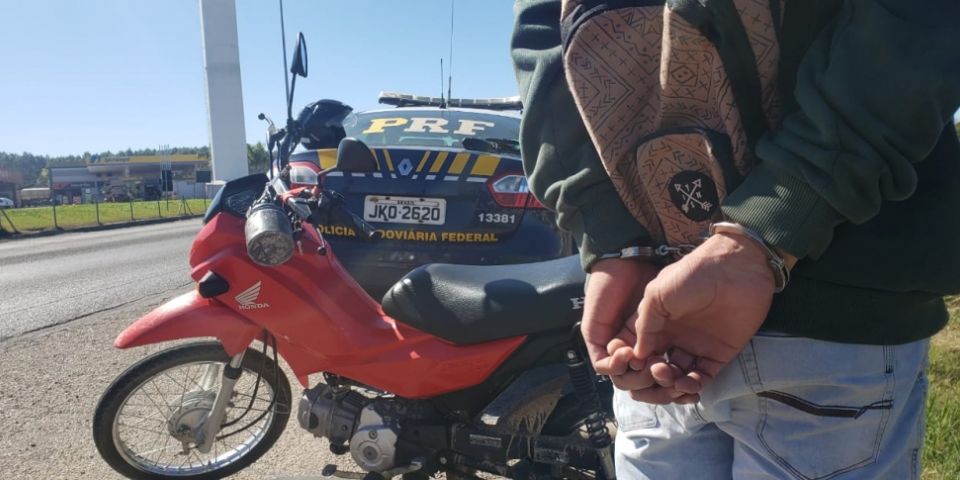 PRF prende homem e apreende motocicleta em Camaquã