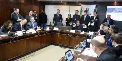 Projeto de lei que acaba com aposentadoria especial de deputados do RS é aprovado na CCJ