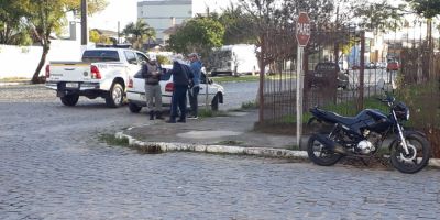 Carro e moto se envolvem em acidente na Antônio Duro em Camaquã