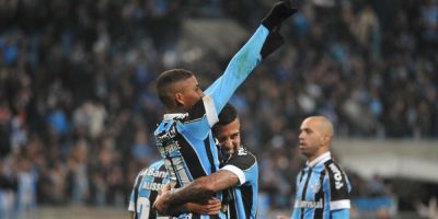 Grêmio se impõe, faz 2 a 0 no Athletico-PR e fica perto da final