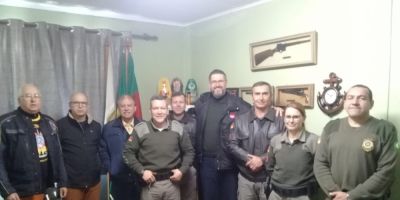 3º Pelotão de Polícia Ambiental de Camaquã recebe visita do comandante do 30º BPM e outros convidados