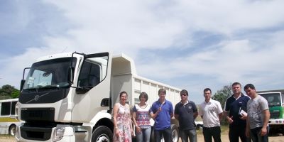 Chegou a Cristal a caçamba para o transporte do calcário do Programa de Correção do Solo