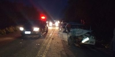 Acidente envolve três carros na noite deste domingo na ERS-350, em Camaquã