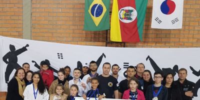 Equipe Wladimir Duarte representa Camaquã em campeonato de Taekwondo