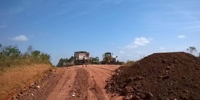 Produtores são beneficiados com melhorias de estradas no interior de Cristal