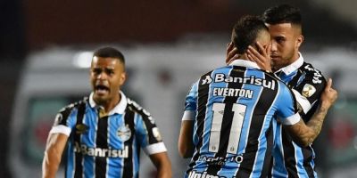 Grêmio bate o Palmeiras em São Paulo e avança às semifinais da Libertadores