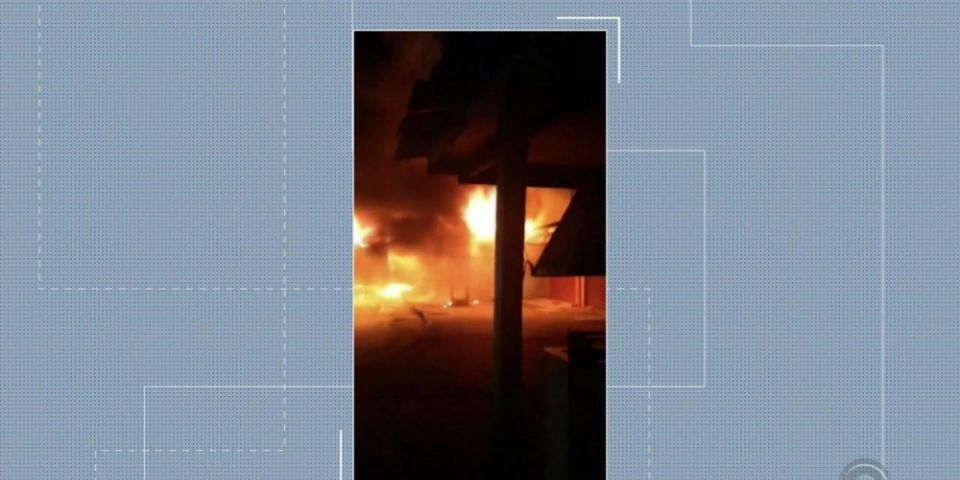 Grávida ferida em incêndio de ônibus em Canoas está em coma induzido, diz marido