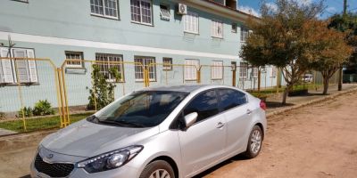 Carro roubado e clonado é apreendido pela BM em Camaquã