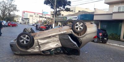 Colisão no centro de Camaquã deixa três pessoas feridas