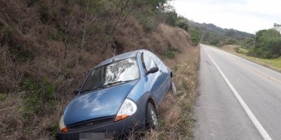 Carro abandonado é encontrado por populares na ERS-350, entre Camaquã e Chuvisca