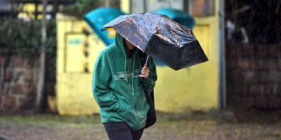 Chegada de ar frio derruba temperatura e traz chuva para o RS nesta terça